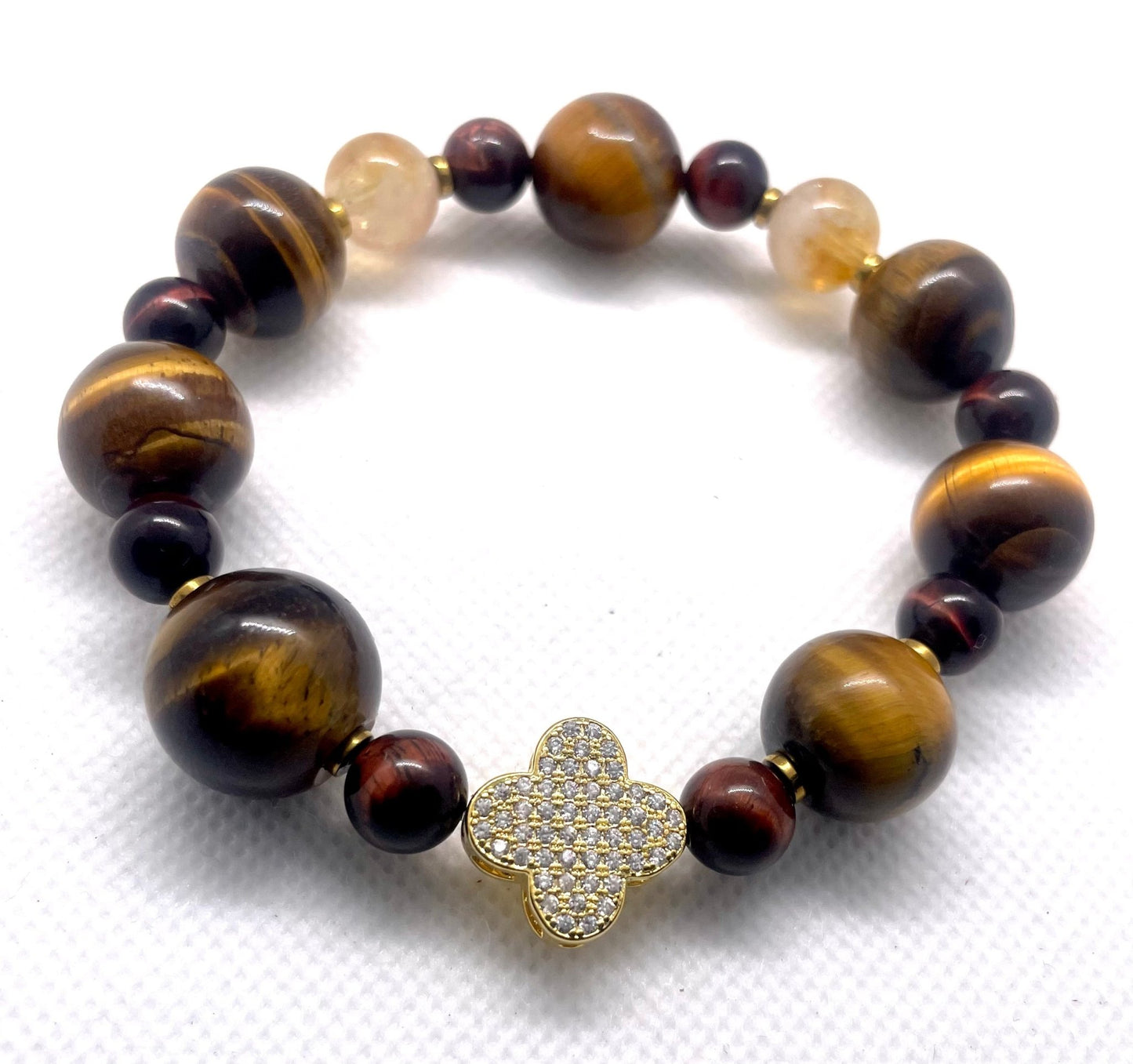 "Lucky Harmony: Four-Leaf Clover & Tiger's Eye Bracelet" - Organicmansion.com